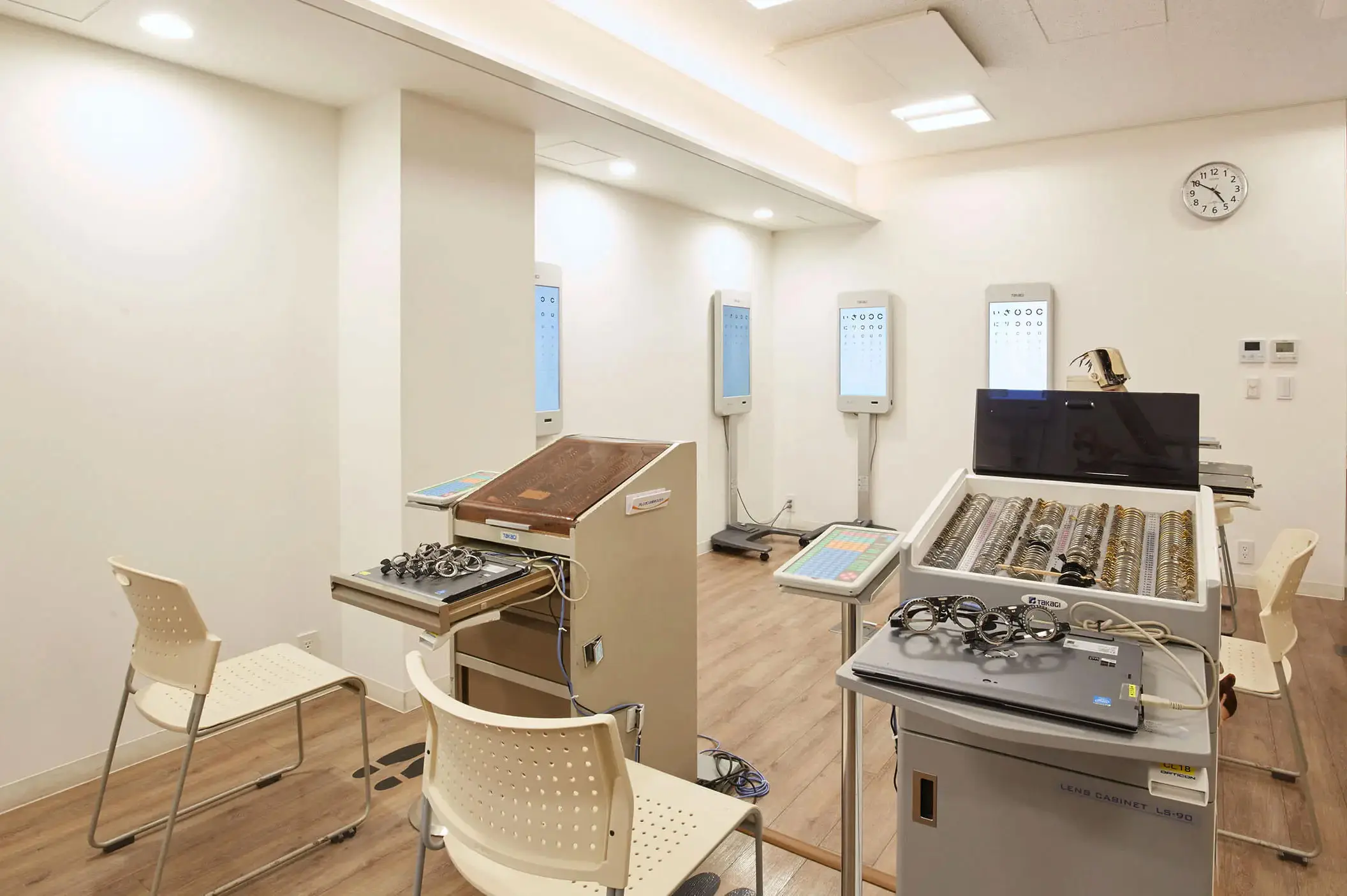 視力検査室の写真